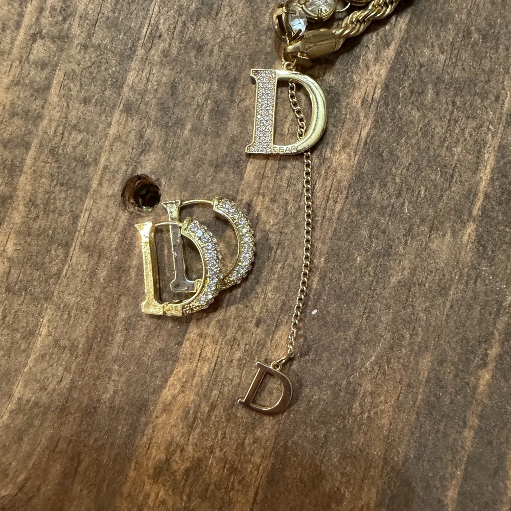 Elegant Gold Necklace & Ear rings